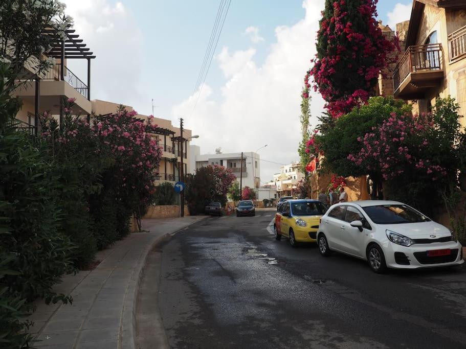 A Stone'S Throw From Everything Paphos Exterior photo