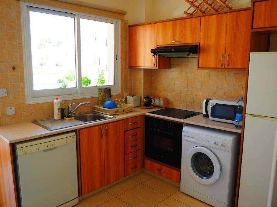 A Stone'S Throw From Everything Paphos Exterior photo